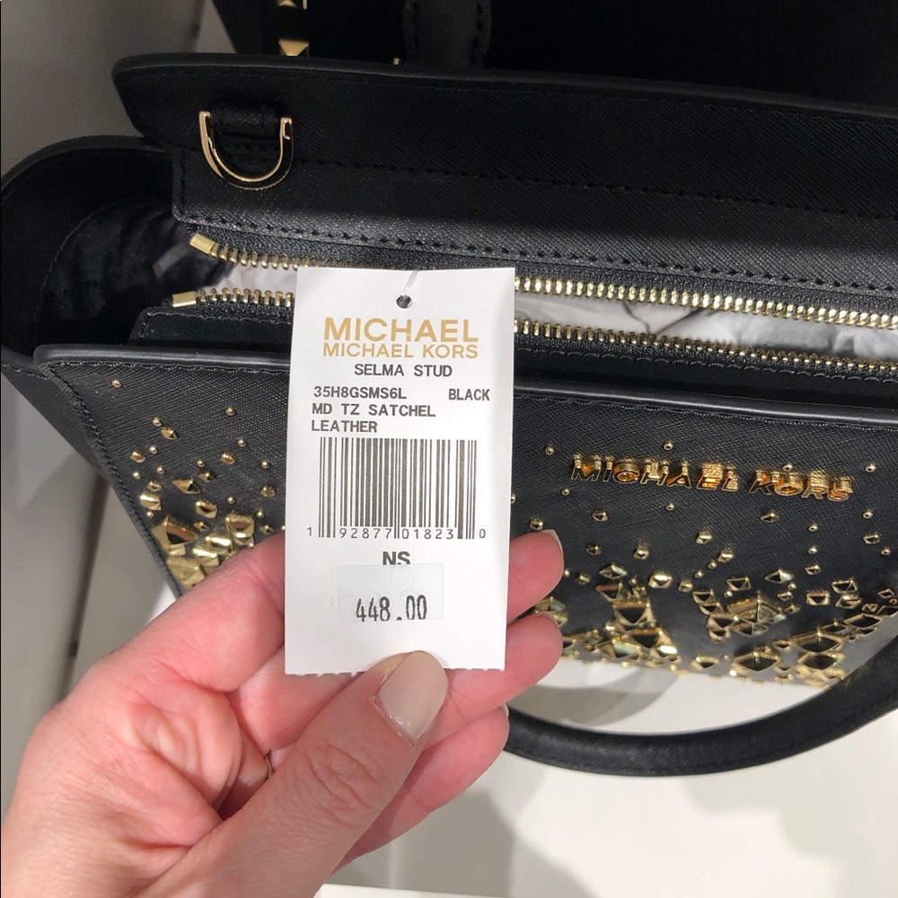 Authentic Michael Kors studded medium Selma handba - Picture 2 of 2